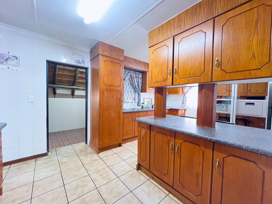 4 Bedroom Property for Sale in Oos Einde North West